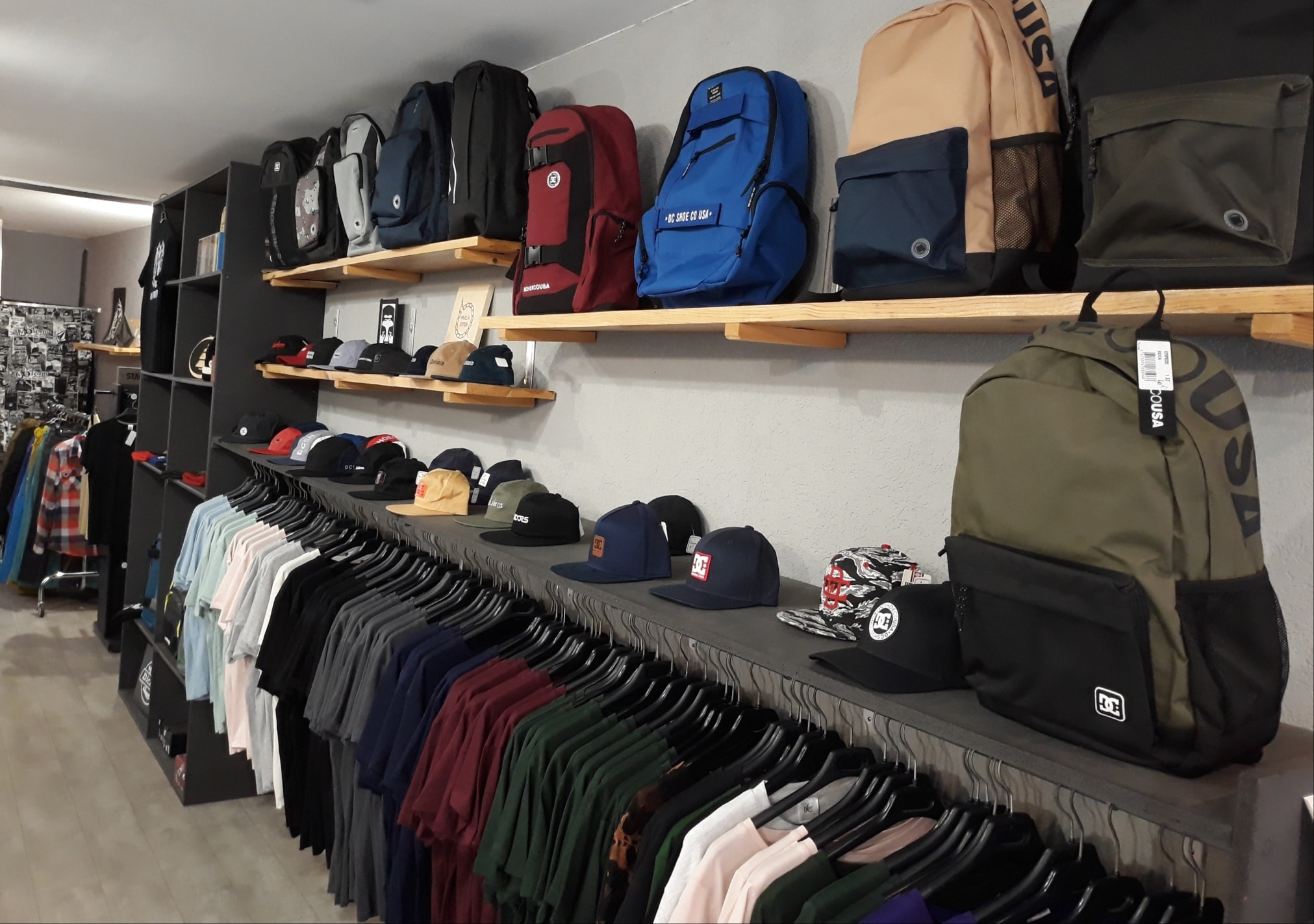 Division Skateshop Bar