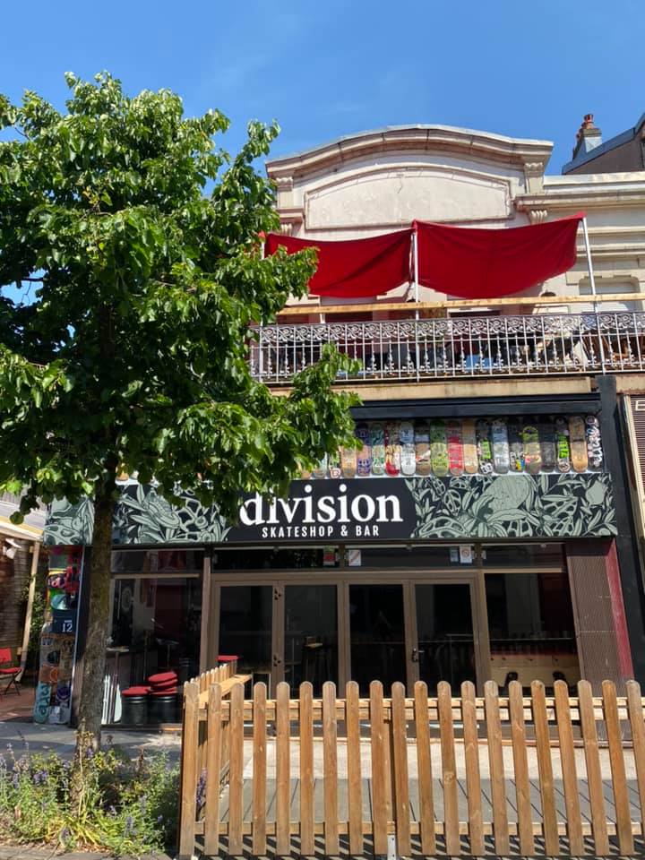 Division Skateshop Bar