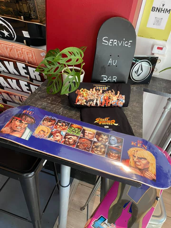 Division Skateshop Bar