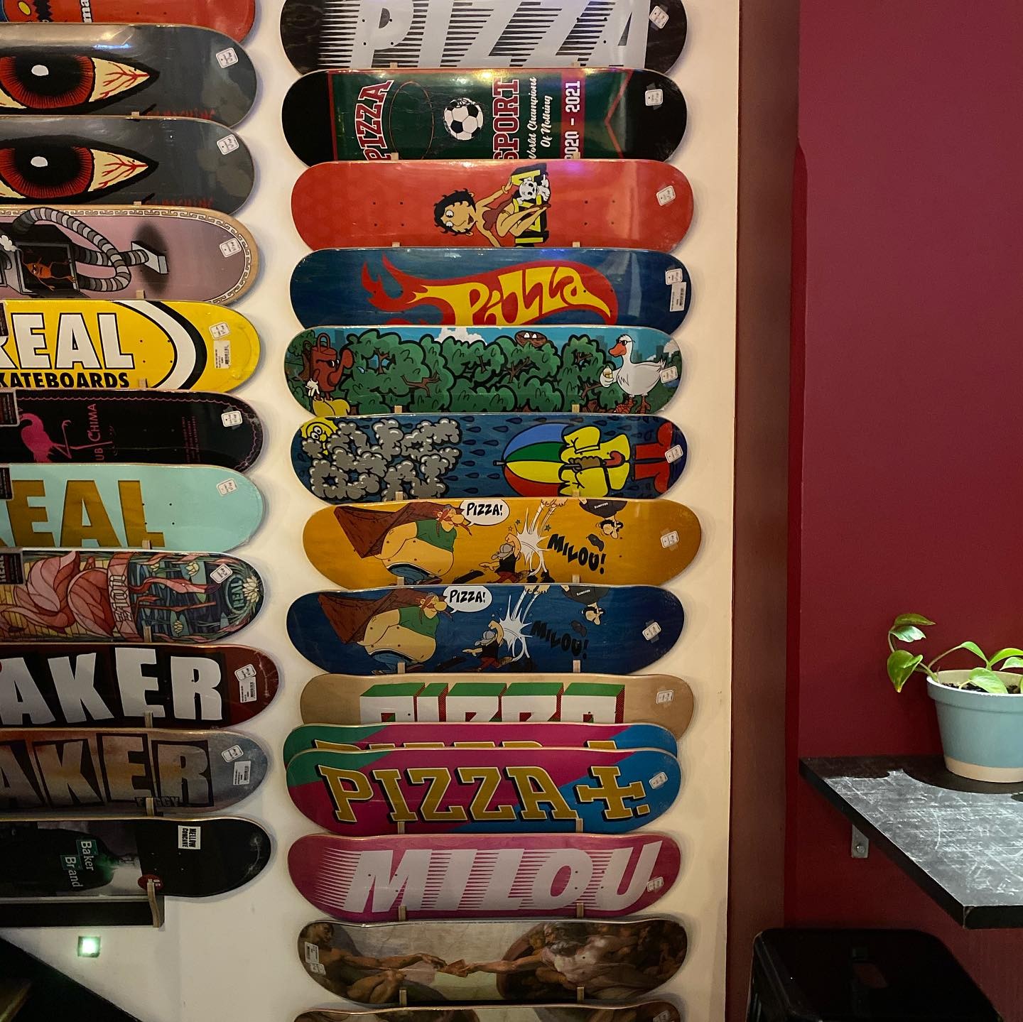 Division Skateshop Bar