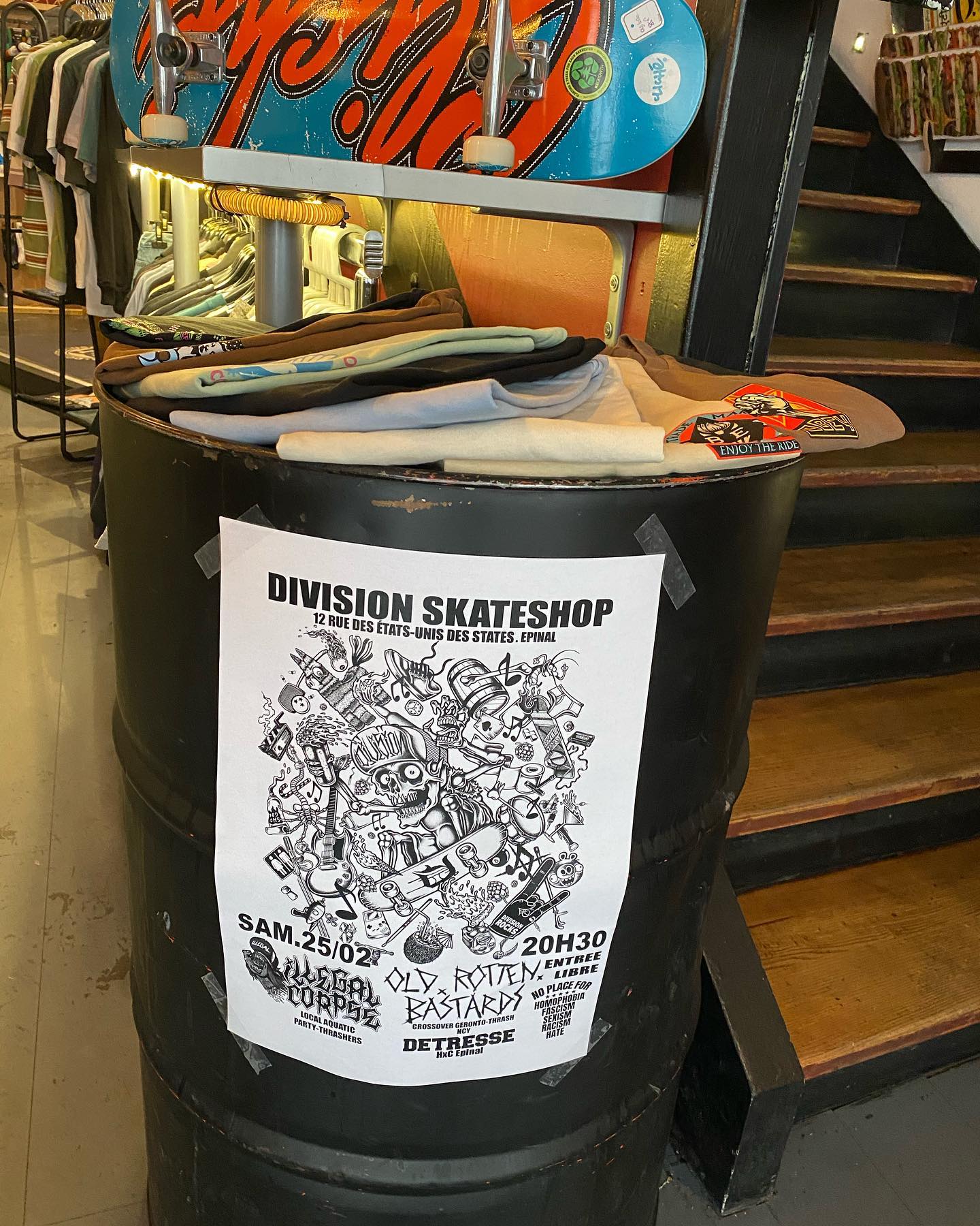 Division Skateshop Bar