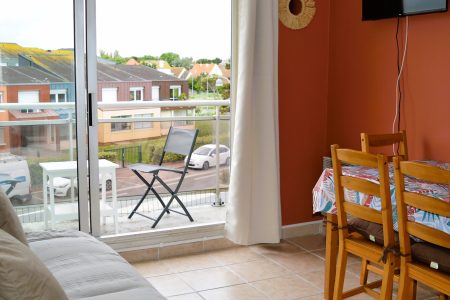 Appartement au pied de la plage, Balcon – Parking