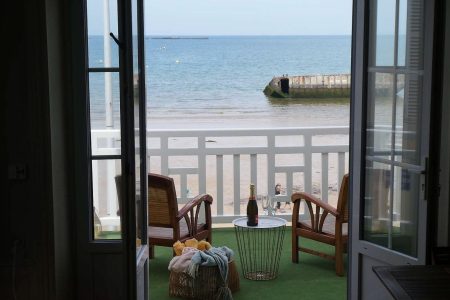 Appartement de standing – avec terrasse et vue mer