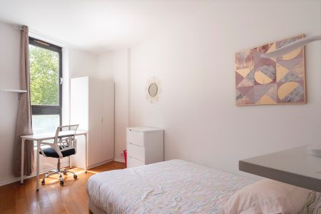 Amber room – Chambre au pied du lac et du métro