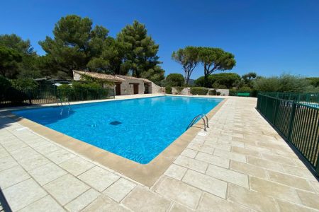 Coquillages et Crustacés – Piscine & Tennis