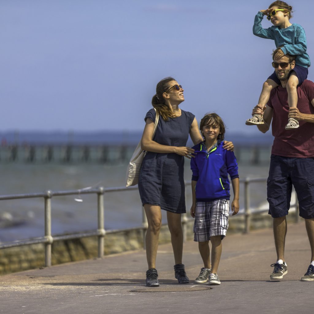 Balade le long de la digue jusqu’à la jetée